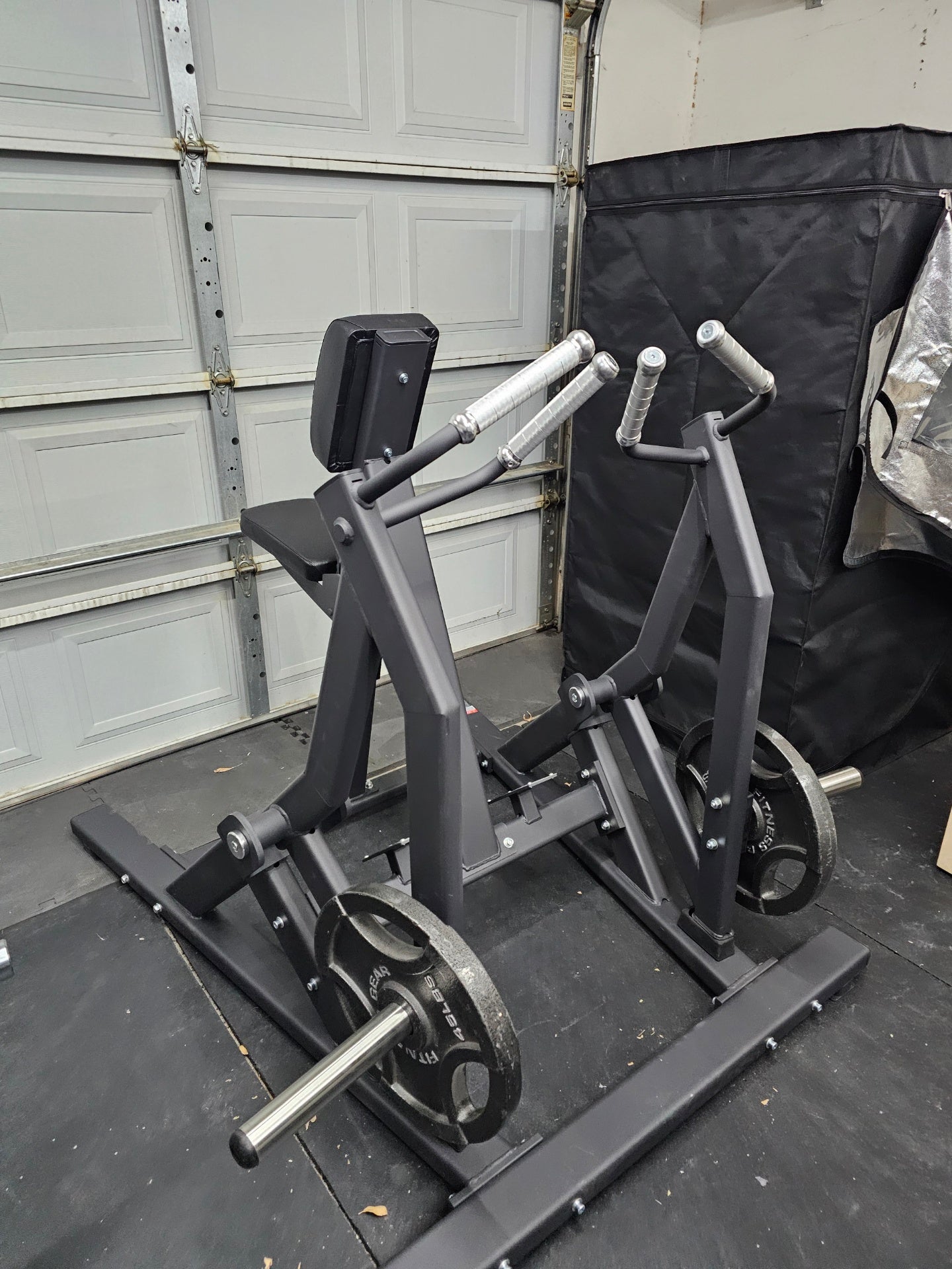 PLATE-LOADED ISO-LATERAL ROWING MACHINE – Temple of Gainz