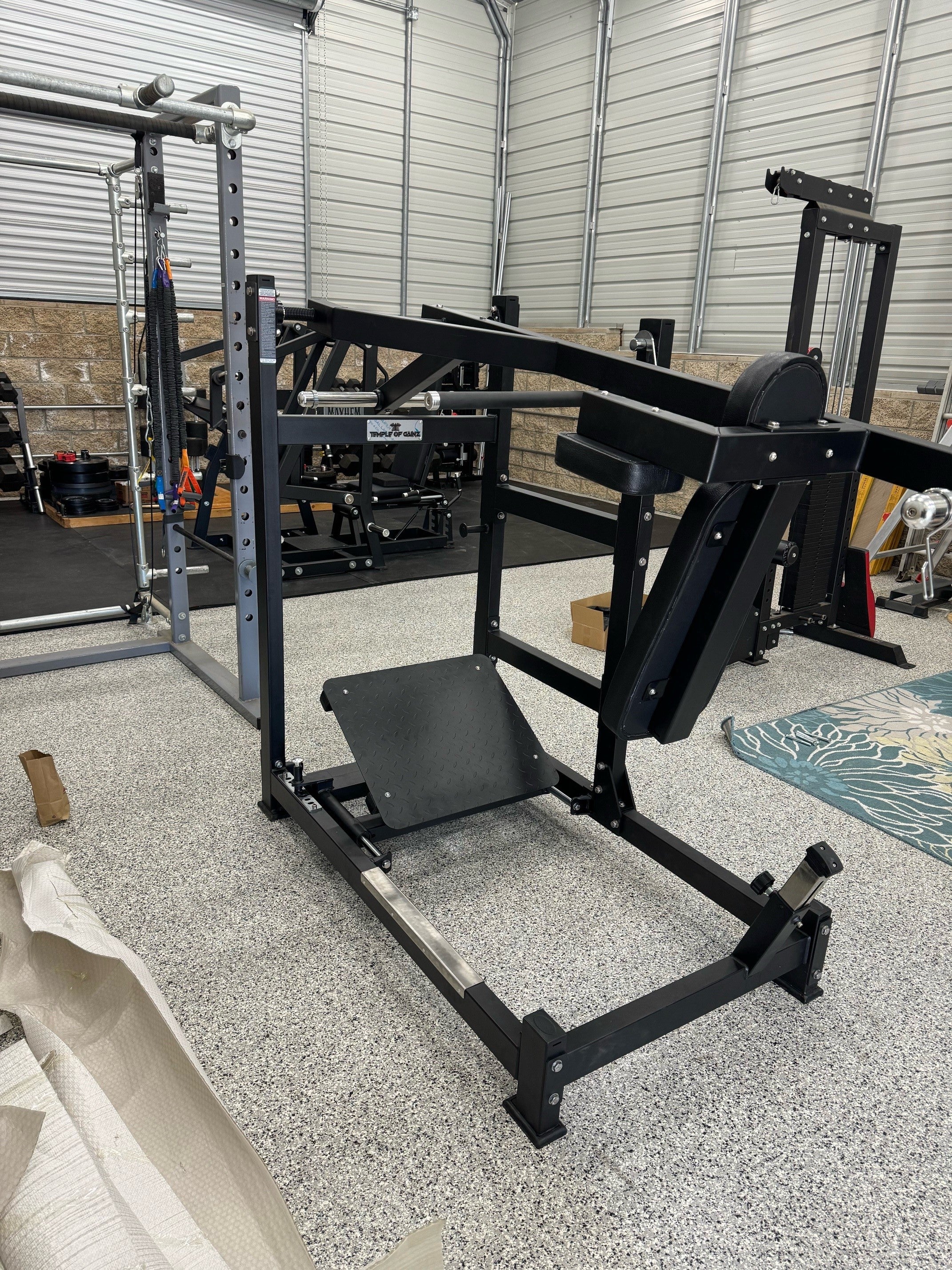 PLATE-LOADED ADJUSTABLE PENDULUM SQUAT MACHINE VERSION 2 – Temple of Gainz